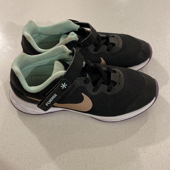 Nike Youth Flyease Adaptive Athletic Shoes Size 3 - Picture 2 of 11